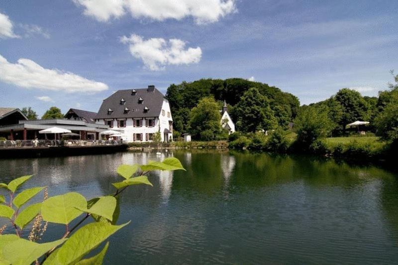 Malteser Komturei Hotel / Restaurant Bergisch Gladbach Kültér fotó